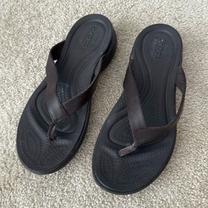 Croc flip flops Womens size 8